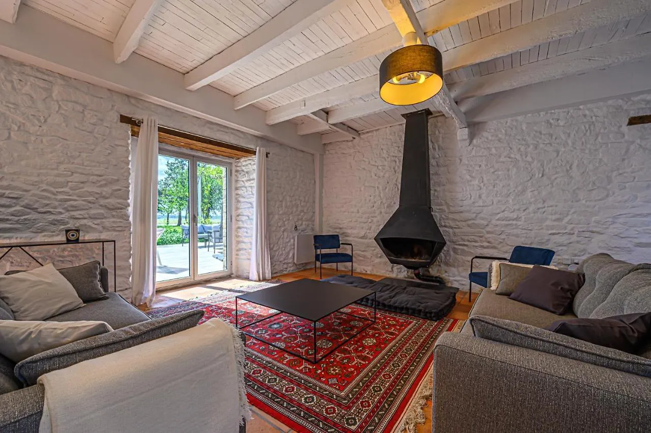 Hébergement de vacances Villa LA CALYPSO - Magnifique longère avec piscine ! à Noyalo