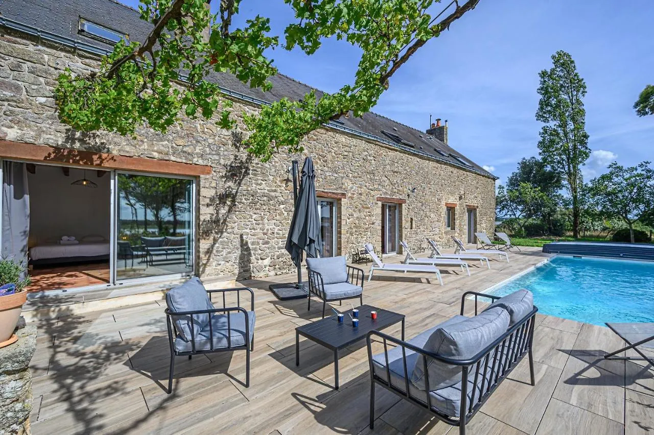 Villa LA CALYPSO - Magnifique longère avec piscine ! à Noyalo France