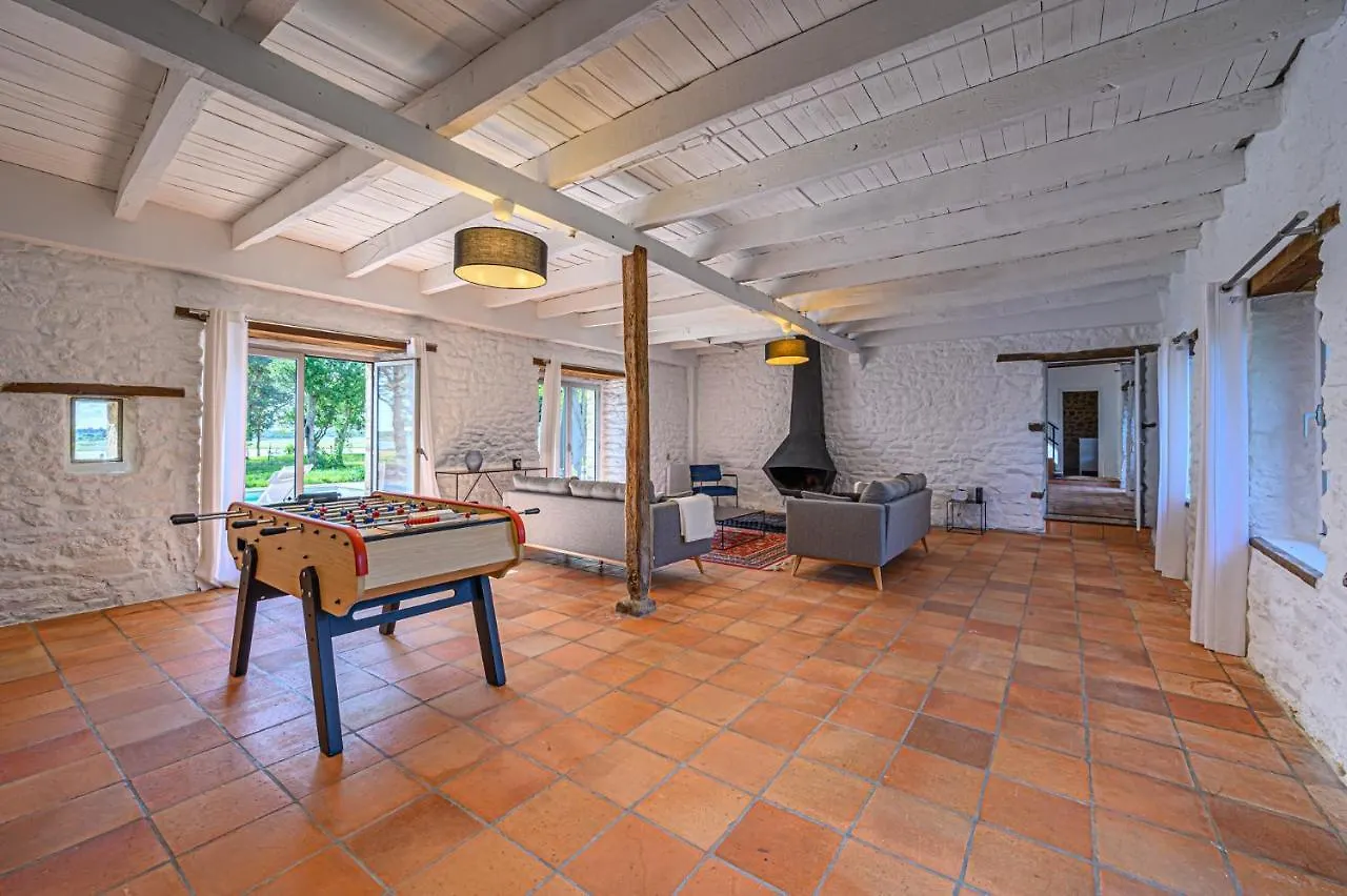Villa LA CALYPSO - Magnifique longère avec piscine ! à Noyalo 0*,